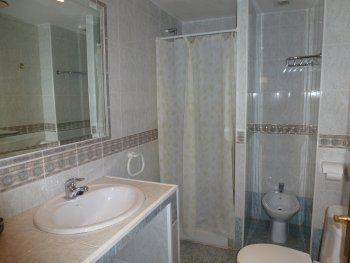 Planta baja con vistas al mar y jardÍn privado en complejo residen (3)