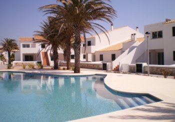 Espectacular apartamento en ciutadella de menorca con piscina y pista de pádel a 50 mts de la playa