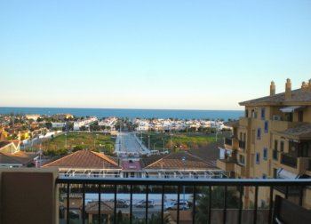 Muy bonito apartamento con vistas frontales al mar en unos pasos del mar y de ciudad