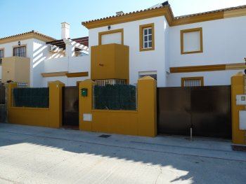 Se alquila unifamiliar adosado en sanlucar de barrameda ,cadiz a 1 km de la playa