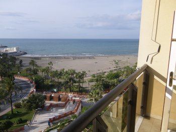 Precioso estudio en primerisima linea de playa (cerca de puerto marina)