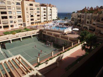 Apartamento primera linea de playa con piscina y tenis (3)