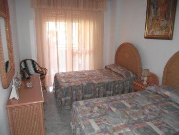Apartamento primera linea de playa con piscina y tenis (4)