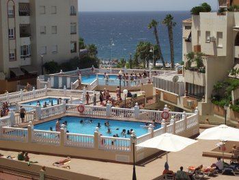Apartamento primera linea de playa con piscina y tenis