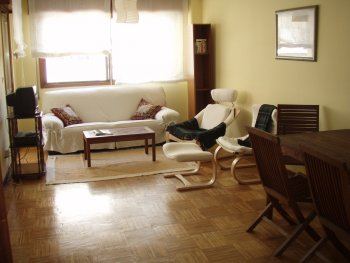 Piso de cuatro habitaciones , muy centrico a 50 metros de la plaza de la peregrina