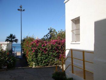 Casa en primera linea de la playa de la costilla (3)