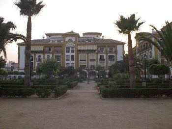 Piso en la plaza del señorio - rincon de la victoria - 200 metros de la playa