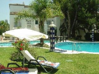 Chalet Adosado en la Milla de Oro con jardíny piscina comunitarias (2)