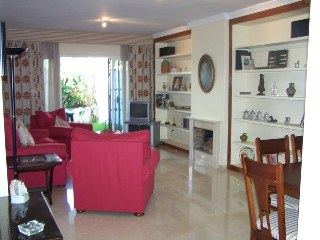 Chalet Adosado en la Milla de Oro con jardíny piscina comunitarias (3)