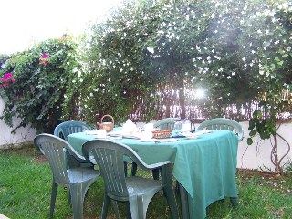 Chalet Adosado en la Milla de Oro con jardíny piscina comunitarias (4)