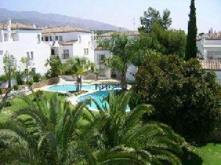 Chalet Adosado en la Milla de Oro con jardíny piscina comunitarias (1)