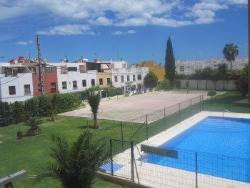 Coqueto y amplio estudio en Torremolinos a estrenar con piscina