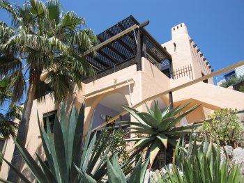 Casa familiar frente a la playa en Urbanizacion de lujo