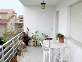 Piso de 100 metros con jardín a 3 minutos de la playa (5)