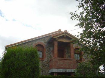 Casita de piedra con jardin santillana del mar