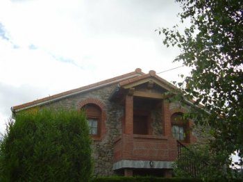 Casita de piedra con jardin santillana del mar  (1)