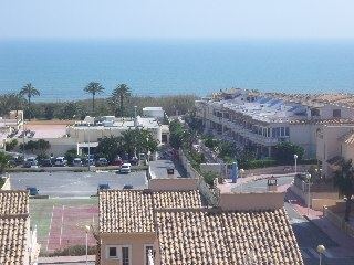 GUARDAMAR DEL SEGURA. A SOLO 200M.DE PLAYA.  3HAB.   (4)