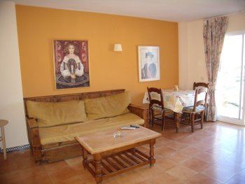Salon-comedor (sofa-2-camas, vistas piscina)