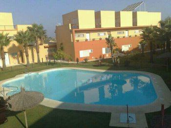 se alquila casa en islantilla