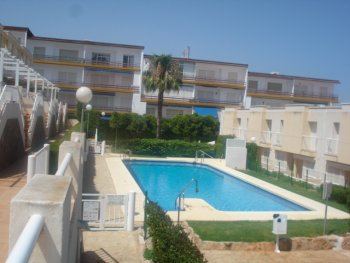 Piscina y CÃ©sped de fondo