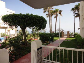 Apartamento 1ª linea de playa (a 20 metros) en torrox-costa.