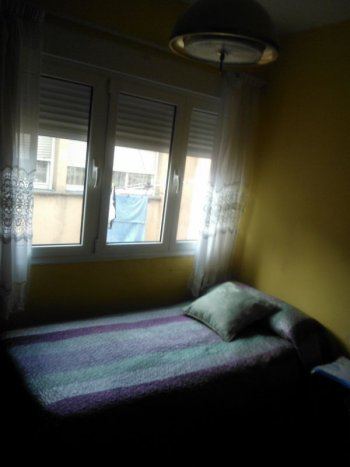 Se alquila piso amueblado .
