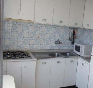 Alquilo piso de 4 habitaciones, remodelado y económico. Para veran (2)