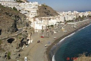 costa tropical junto al mar