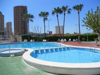 SE ALQUILA ATICO EN BENIDORM- PONIENTE (1)