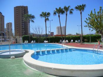 SE ALQUILA ATICO EN BENIDORM- PONIENTE