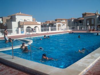 PISCINA URBANIZACION