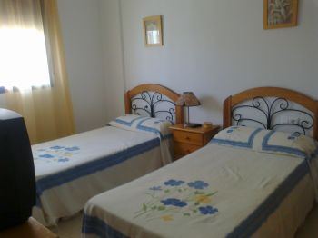 COMODO Y LUMINOSO APARTAMENTO (2)