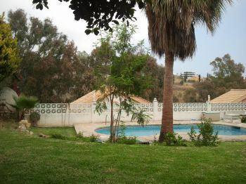 jardin y piscina privados