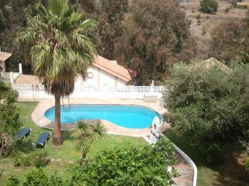 Increible propiedad con piscina jardin