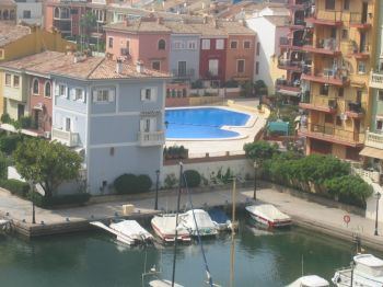 vistas de la piscina y darsena