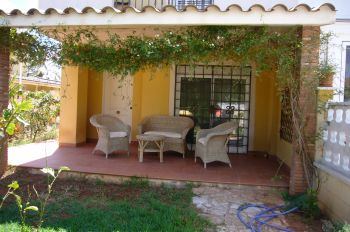 Adosado dos plantas, jardin y barbacoa