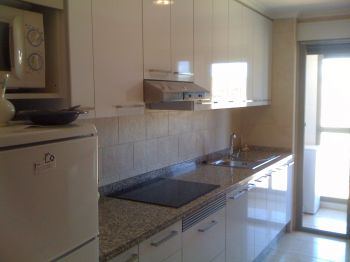 Amplio y con 2 balcones  (4)