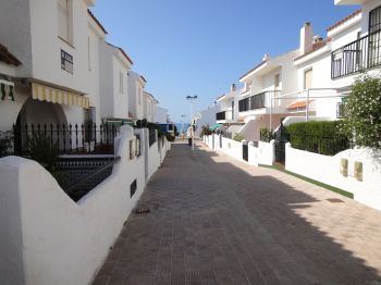 CASA 4 DORMITORIOS MATALASCAÑAS
