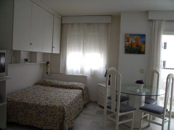 bonito studio, con piscina (4)