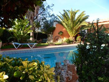 chalet con piscina asceso playa