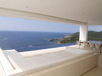 Espectacular y minimalista villa
