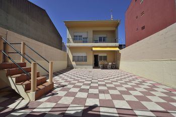 PRECIOSA CASA CON AMPLISIMA TERRAZA