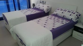 Dormitorio con 2 camas