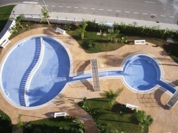 Piscinas vistas desde la casa