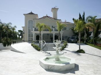 Exclusiva y lujosa villa Costera (1)