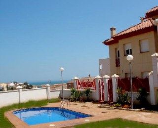 ALQUILO CASA EN PLAYA BENAJARAFE (MALAGA)