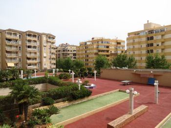 zona recreo de piscinas , pin pon,mini golf, gimnasio