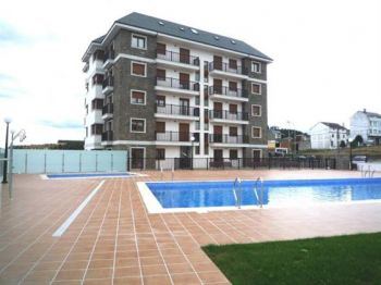 DISPONIBLE AGOSTO EN FOZ CON PISCINA