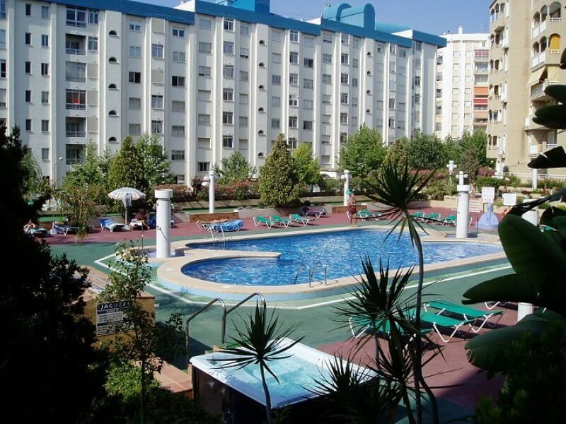 Apartamento de dos habitaciones con piscinas y a 5 min andando a l (1)