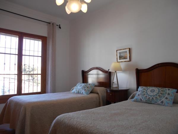 Dormitorio doble con armario empotrado y aire acondicionado (Frío-Calor)